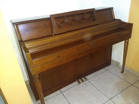 Piano acstico USA