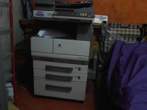 fotocopiadora bizzup-250 (semi nueva)