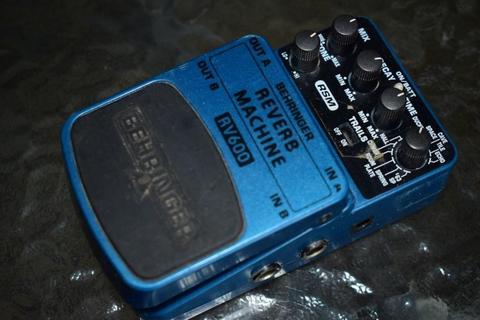 Pedal de Guitarra Reverb Behringer