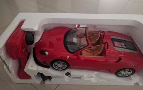 Carro Ferrari Spider Colección