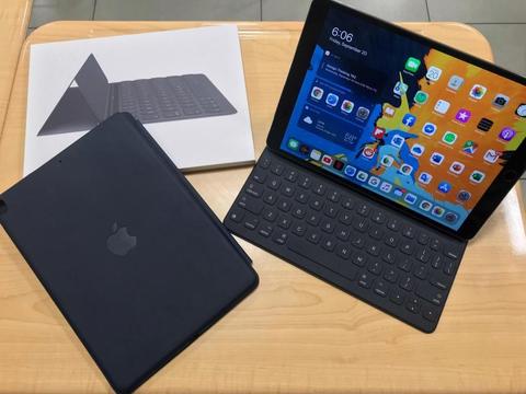 iPad Pro 2017 10.5’ 64GB más Smart Keyboard más Smart Case 10/10