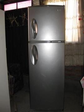 Refrigeradora LG seminueva de 16 pies llamar al 959949431