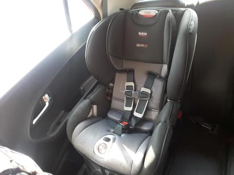 Asiento de auto para bebe Britax Click Tight excelente estado