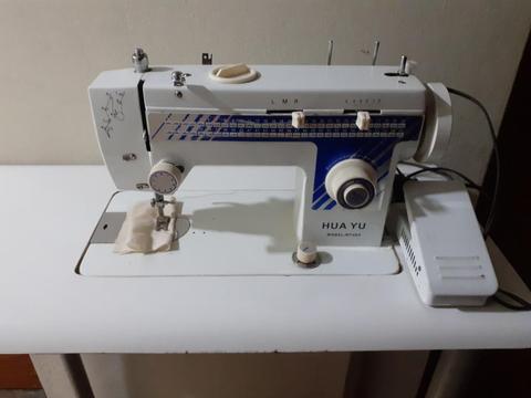 Maquina de Coser con Accesorios