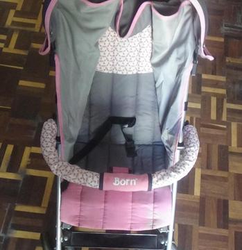 REMATO COCHE DE BEBE MARCA BORN EN BUEN ESTADO