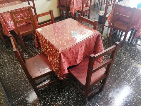 10 mesas con sillas para restaurantes