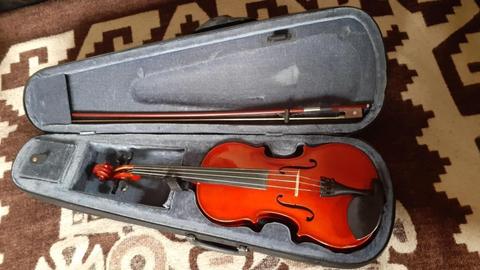 C Remata Violin CREMONA 4/4 del año 2012 Modelo SV 50 S/. 220