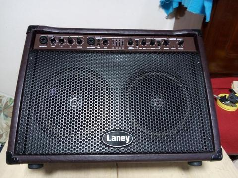 Vendo amplificador Laney con funda incluida