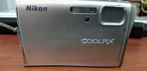 Camara Nikon Coolpix (Usada)