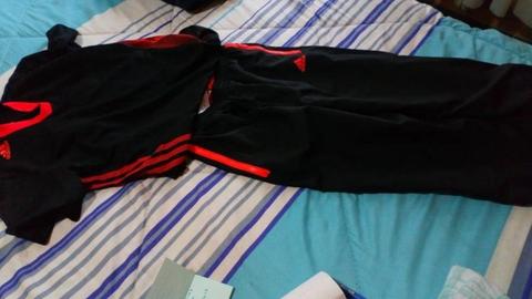 BUZO ADIDAS (POLO Y PANTALON) TALLA 11 Y 12