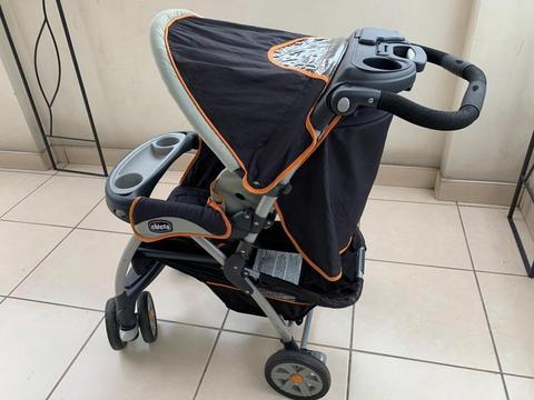 Coche y asiento para auto de bebe Chicco Travel system con base