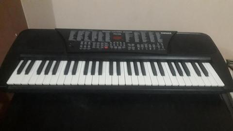 Piano electrónico