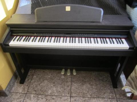 Hermoso piano digital tipo Yamah clavinova