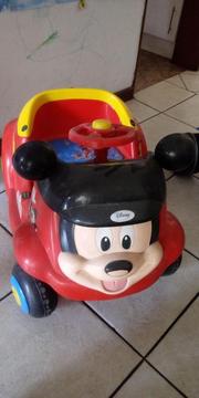 Carro a Bateria Y Control Remoto Mickey