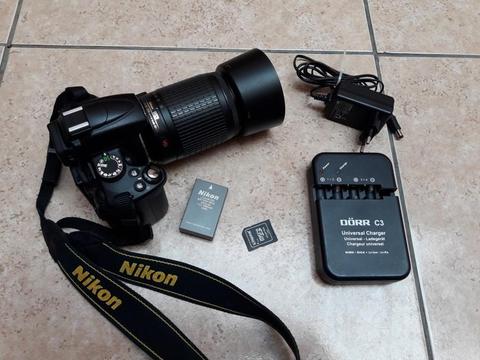 Nikon D5000 con lente original Nikkor 55 - 200 mm