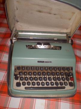 MAQUINA DE ESCRIBIR OLIVETTI