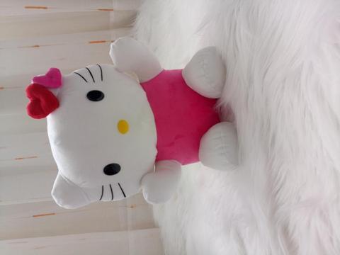 Hello Kitty - muñeco de peluche