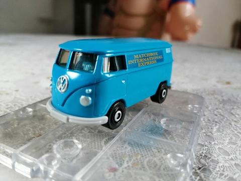 Volkswagen Van Delivery. Escala 1/64 (Matchbox)